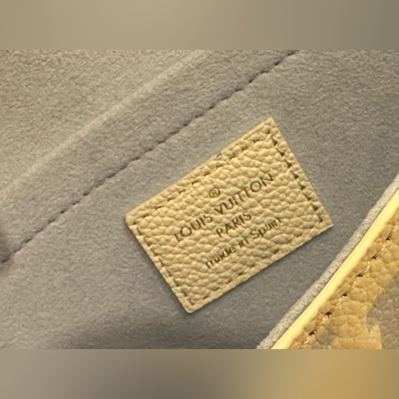Louis Vuitton RARE: Félicie Pouchette in Latte/Candy Blue (NWT) - Picture 8 of 10